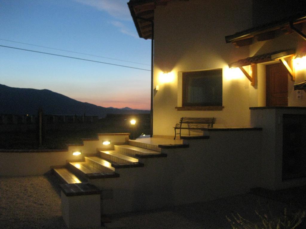 Bed and Breakfast La Collina Di Peppino Trasacco Exterior foto