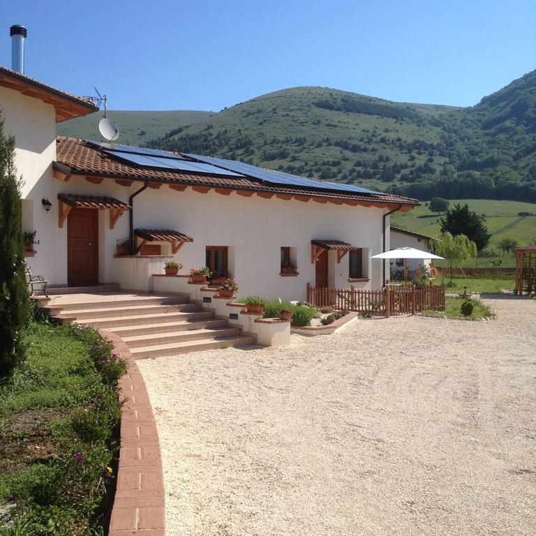 Bed and Breakfast La Collina Di Peppino Trasacco Exterior foto
