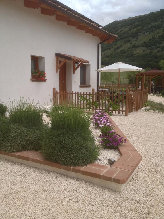 Bed and Breakfast La Collina Di Peppino Trasacco Exterior foto