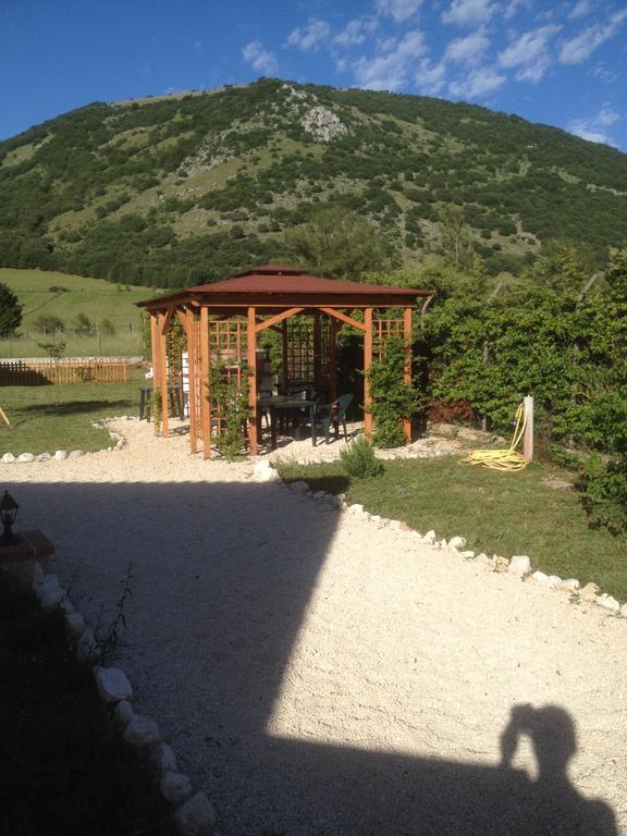 Bed and Breakfast La Collina Di Peppino Trasacco Exterior foto